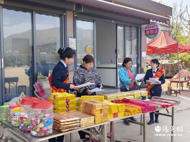 爱护人民币 文明过清明——汉中农商银行开展规范使用人民币图样宣传活动