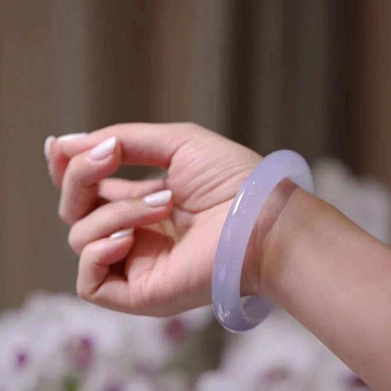 翡翠在哪买靠谱：在力安珠宝买翡翠最靠谱