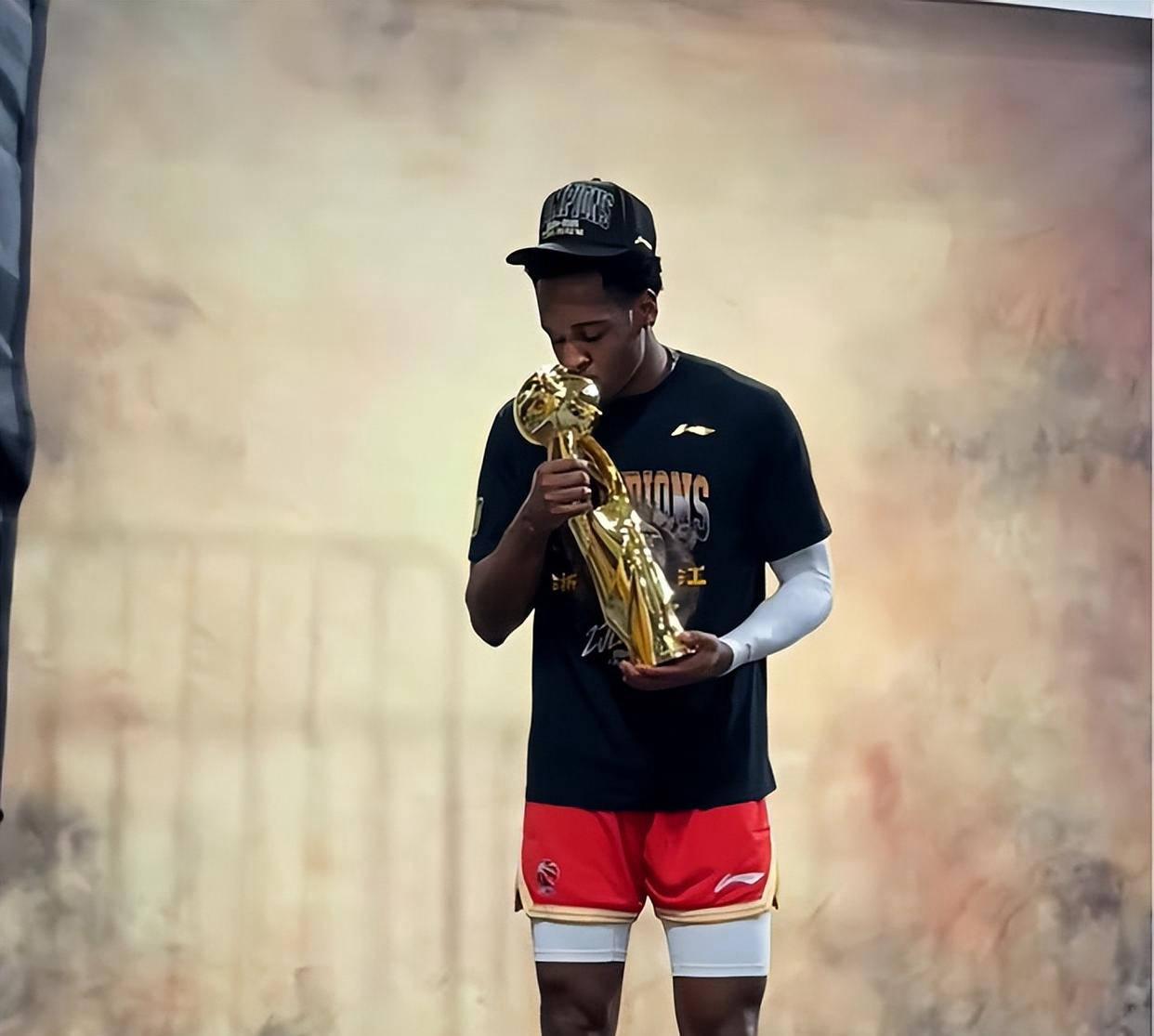CBA最新动态：广厦确定四外援，广东瞄准NBA中锋，李安续约吉林男篮